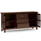 Buffet contemporain WYNDENHALL Stratford en bois massif, 152 cm de large, couleur brun roux - 43 cm de profondeur x 152 cm de largeur x 76 cm de hauteur