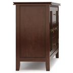 Buffet contemporain WYNDENHALL Stratford en bois massif, 152 cm de large, couleur brun roux - 43 cm de profondeur x 152 cm de largeur x 76 cm de hauteur