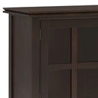 Buffet contemporain WYNDENHALL Stratford en bois massif, 152 cm de large, couleur brun roux - 43 cm de profondeur x 152 cm de largeur x 76 cm de hauteur
