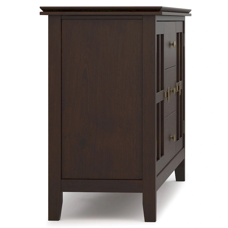 Buffet contemporain WYNDENHALL Stratford en bois massif, 152 cm de large, couleur brun roux - 43 cm de profondeur x 152 cm de largeur x 76 cm de hauteur