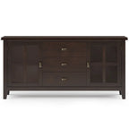 Buffet contemporain WYNDENHALL Stratford en bois massif, 152 cm de large, couleur brun roux - 43 cm de profondeur x 152 cm de largeur x 76 cm de hauteur