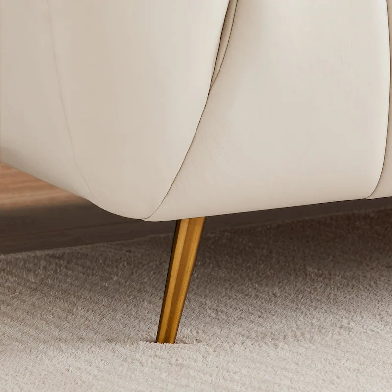 Canapé Clovis de style moderne du milieu du siècle, recouvert de cuir couleur crème.