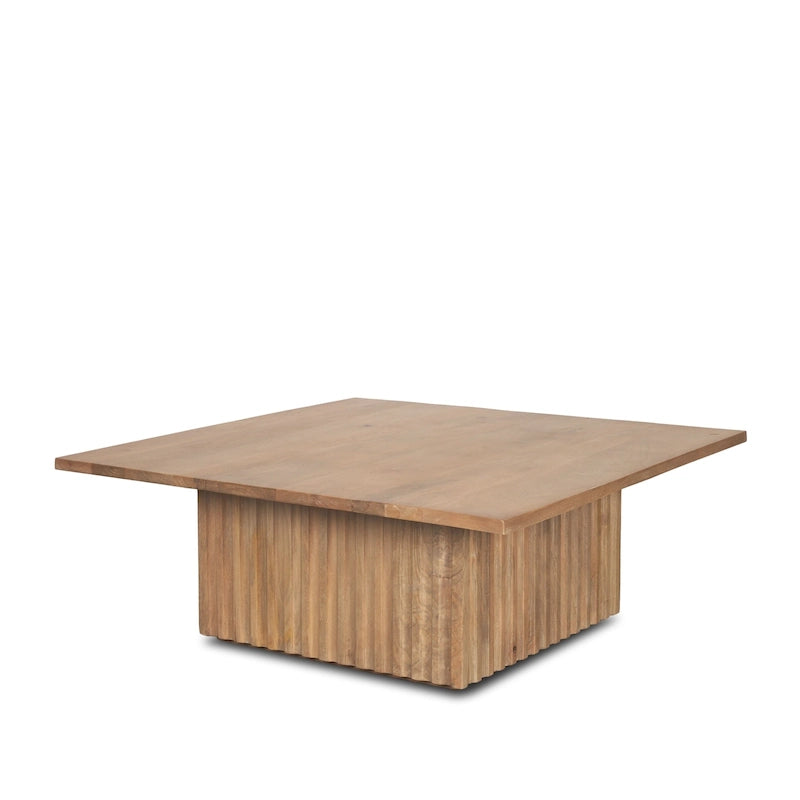 Table basse carrée June en bois brun clair avec cannelures