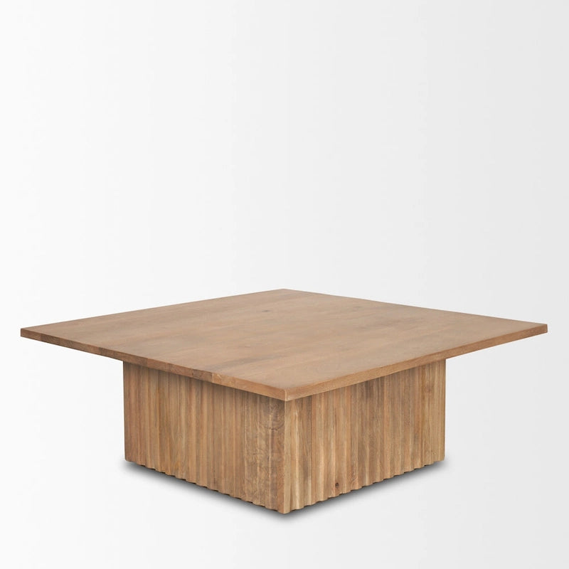 Table basse carrée June en bois brun clair avec cannelures