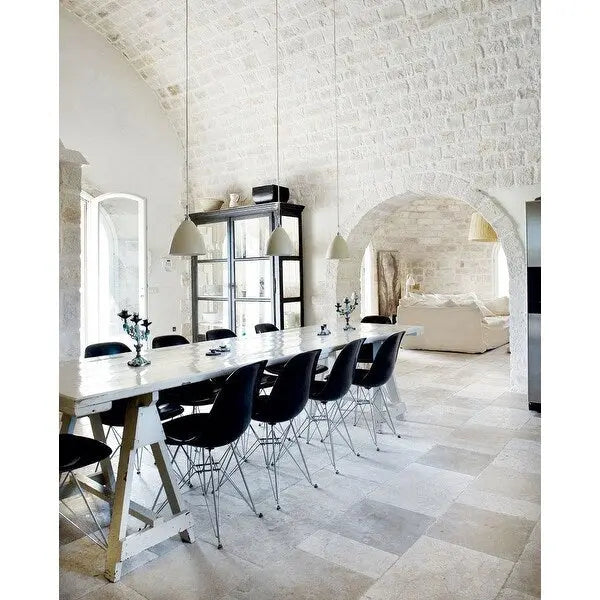 Ensemble de 2 chaises de salle à manger modernes DSW en plastique moulé, sans accoudoirs, hauteur d'assise pyramidale, pieds Eiffel chromés.