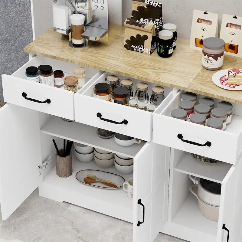 Buffet de style campagnard avec 3 tiroirs et 3 portes