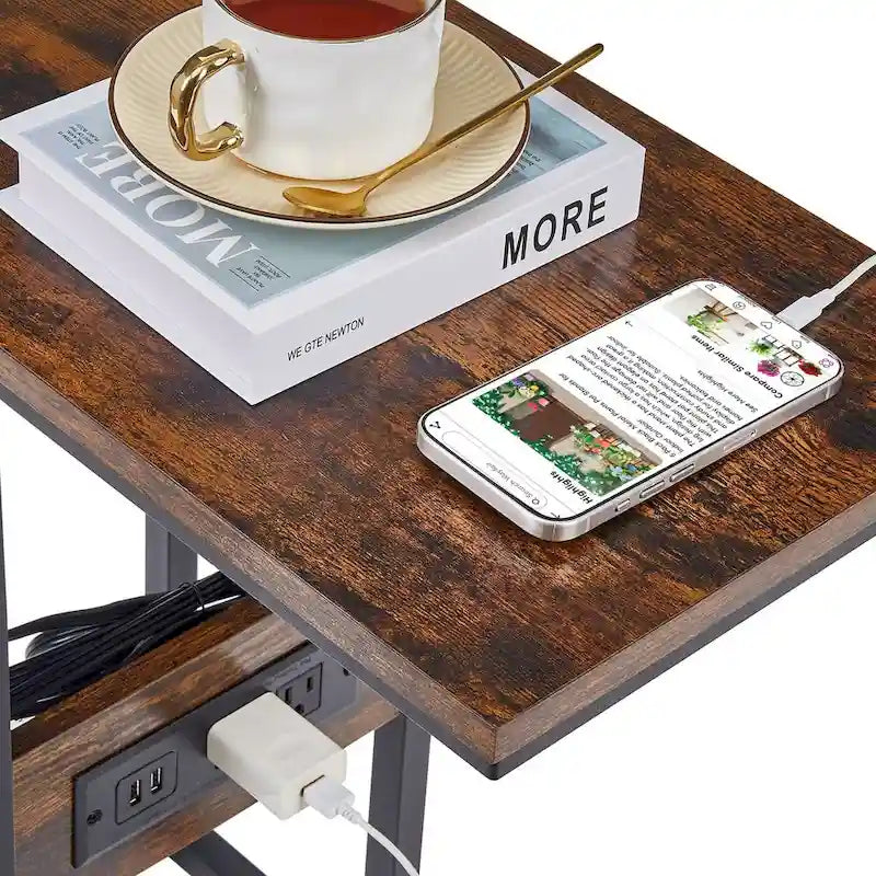 Table d'appoint en forme de C Javlergo, petite table de chevet avec ports USB et prises électriques pour les petits espaces
